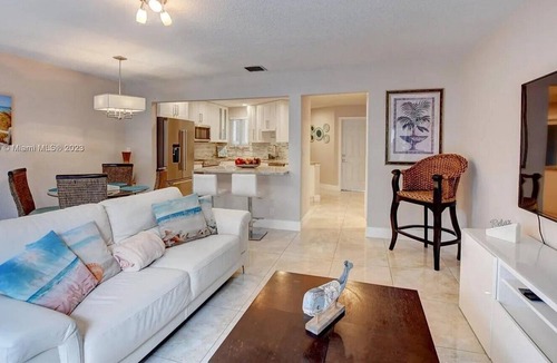 Deerfield Beach Apartment | 3 Bedroom 689292 by Houzlet