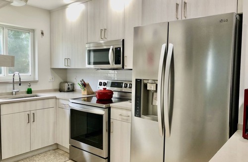 Bella Vista Condo | 3 Bedroom Condo on Carlin Park walk to the Beach .