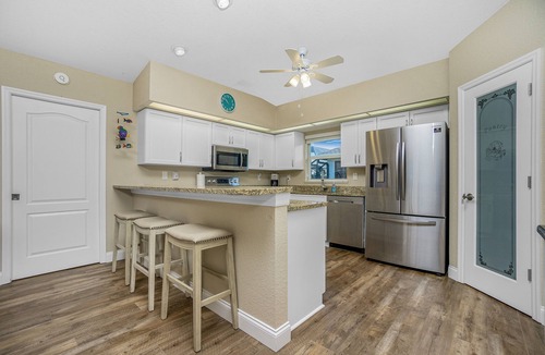 Pinehurst House | 3-bedroom home on canal with pool, bikes & kayaks