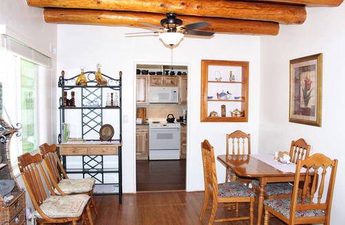 Southside House | 3 Bedroom Home With Lovely Vigas And Wood Floors - 3.5 Miles To Santa Fe Plaza!