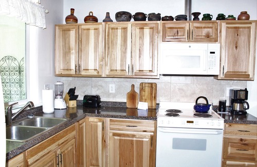 Southside House | 3 Bedroom Home With Lovely Vigas And Wood Floors - 3.5 Miles To Santa Fe Plaza!