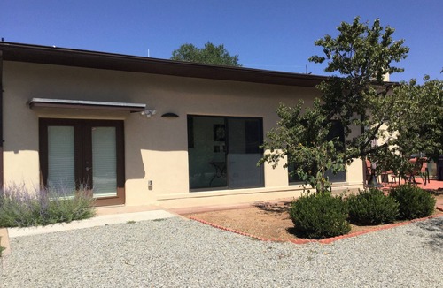 Southside House | 3 Bedroom Home With Lovely Vigas And Wood Floors - 3.5 Miles To Santa Fe Plaza!