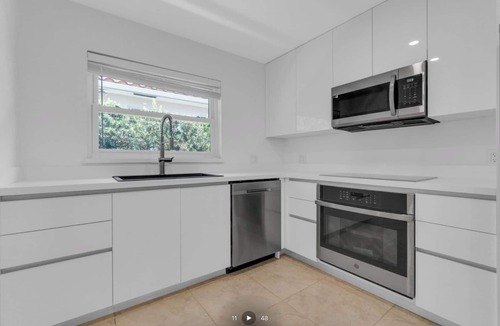Hallandale Beach House | 3-bedroom house in brilliant Hallandale Beach with AC