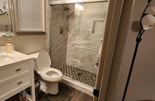 Sherwood House | 3-bedroom house in charming Sherwood. Very cozy and safe neighborhood