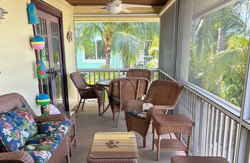 Doctor's Arm House | 3-bedroom waterfront. Cable-WiFi, AC, Hot tub, Dock. Book for Winter 2026-27 !
