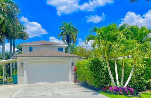 Park Shore House | 3 bedrooms 2.5 bathrooms screened patio heated pool minutes from downtown beach