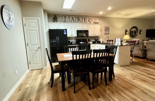 Hollister Condo | 3 BR, 2 Bath Condo at Vickery Resort & Table Rock Lake with Dock Access