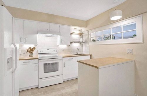 Coral Ridge Isles House | 3 BR/2 Miles Beach/Safe & Secure Imperial Point neighborhood.