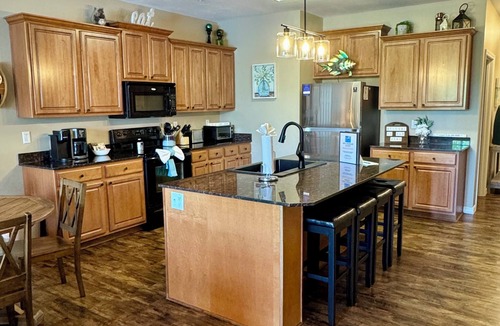 Hollister Condo | 3 BR, 3 Bth, Vickery Resort Lower level with walkout to the lake.