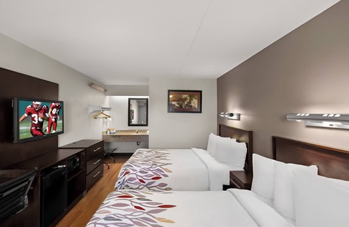 Irving Hotel | 3 Comfortable Airport-Area Rooms Near Lake, Golf, Dining & Local Attractions