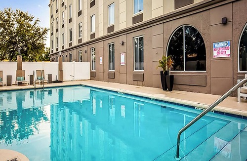 Orlando Hotel | 3 Convenient Orlando Units by Airport, Pool & Breakfast, Quick Drive to Parks