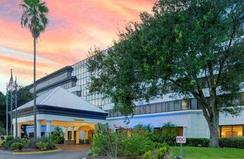 Baymeadows House | 3 Family-friendly Units! Onsite Pool, Parking! Close to Mandarin Museum!