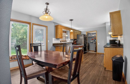 Greenwood House | 3 King Suites - Spacious 5BR Retreat Near Lee's Summit - Close to Arrowhead