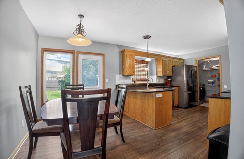 Greenwood House | 3 King Suites - Spacious 5BR Retreat Near Lee's Summit - Close to Arrowhead