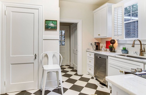 Summerville Cottage | 3 Mi to Augusta National: Historic Home w/Patio
