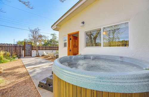 Southside Condo | 3 Mi to Downtown - Condo w/Hot Tub in Santa Fe!