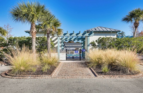 Saint Simons Island Apartment | 3 Mi to Pier Village: Dog-friendly St Simons Home!