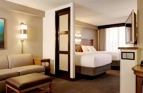Gwinnett Place Hotel | 3 Pet Friendly Units! w/Pool & Breakfast | Near Pirate’s Cove Adventure Golf
