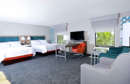 Wesley Chapel Hotel | 3 Poolside Suites Near Busch Gardens, ZooTampa, Golf & Premium Outlets