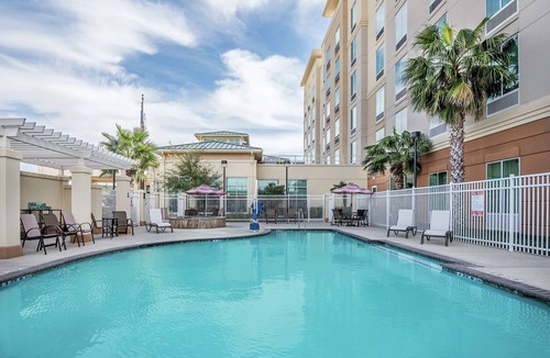 Far North Central Hotel | 3 Rooms w/Outdoor Pool Access - Unwind & Relax | PopStroke - 2.0 miles