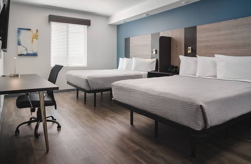 Lithia Springs Hotel | 3 Spacious Rooms w/Full Kitchen & Courtyard Access | Free Parking Onsite
