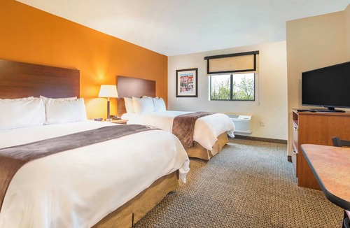 Lubbock Hotel | 3 Units | Spacious Stay Near Joyland Park w/Kitchenette & Parking