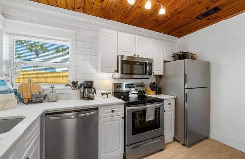 Laguna Beach Estates House | 30ft from Perfect LAGUNA BEACH ~ Directly across the street ~ July is on SALE!t! 1775/WK