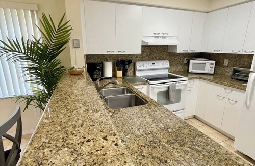 Mission Bay Apartment | 310B - Boca Retreat w/Pool, Parking, Near Evert Tennis & Shops