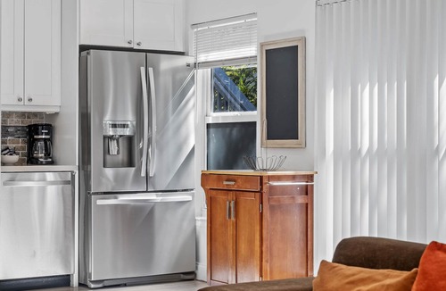 Hendricks and Venice Isles Apartment | 320-1 Las Olas Boulevard