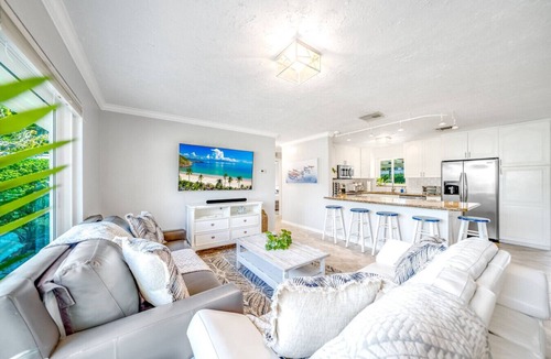 Garden Isles Villa | 350 · Oasis Waterfront! Boat Rental/Spa/BBQ/Kayaks/Pool!