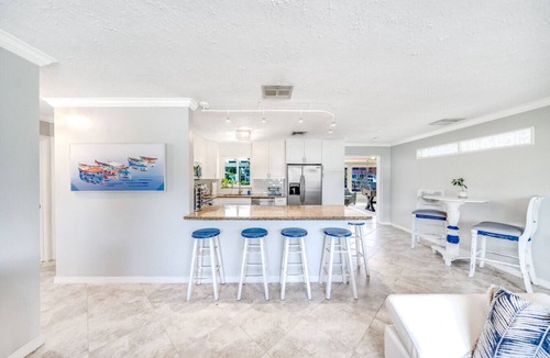 Garden Isles Villa | 350 · Oasis Waterfront! Boat Rental/Spa/BBQ/Kayaks/Pool!