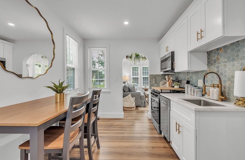 Pass-a-Grille Condo | ☀ 350ft From Beach Access🌴Walk to Restaurants🐬La Barra #101🍹Private Patio