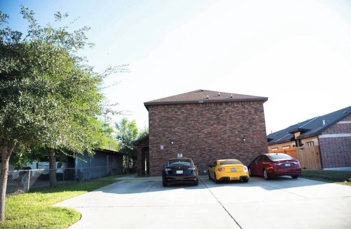 Edinburg Apartment | 3BD 2BT town suite minutes away Medical Center