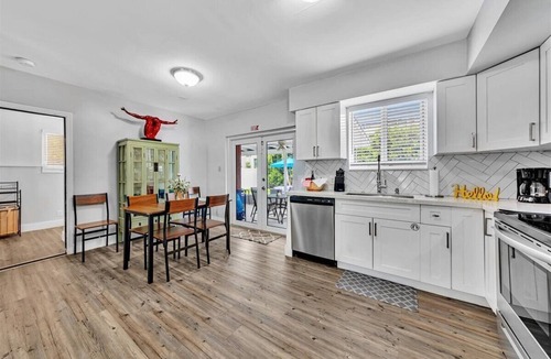 Survey Creek House | 3Bed Modern Home Family Friendly Heated Pool