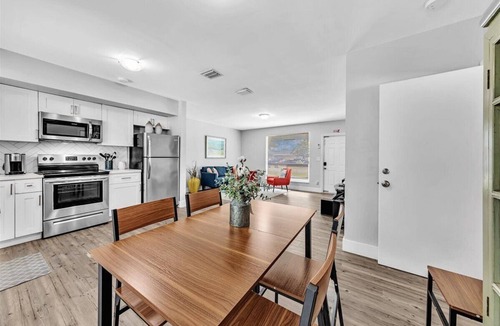 Survey Creek House | 3Bed Modern Home Family Friendly Heated Pool
