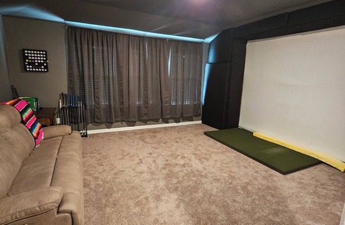 Princeton House | 3bedroom house in charming Princeton with cool AC breeze and golf hitting screen