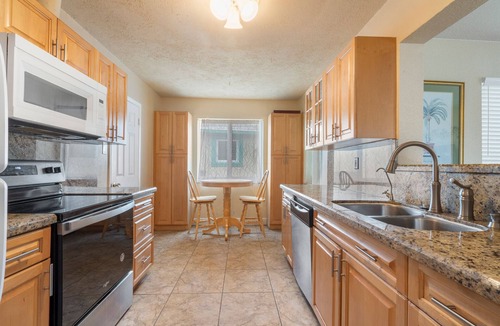 Dania Beach House | 3BR 2BA-Heated Pool - Mile to Beach-Private Villa