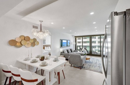 Mid Beach Apartment | 3BR 2BA Oceanfront Retreat Pools & Beach Access 706