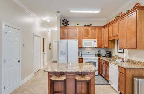 Seagrove Beach Condo | 3BR condo near beach w/screened patio
