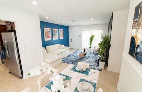 Driftwood House | 3BR Home with Pool & Pet, Sleeps 8, Near Hard Rock