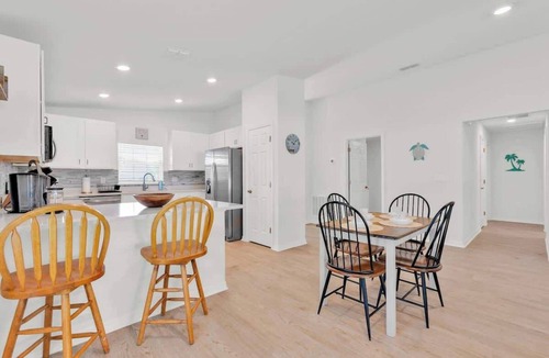 Auburndale House | 3BR House w Backyard & access to Auburndale Trail