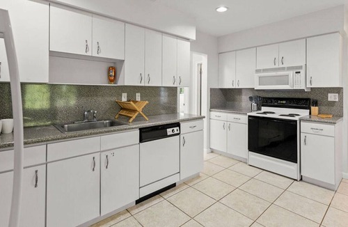Coral Terrace House | 3br Oasis near Coral Gable