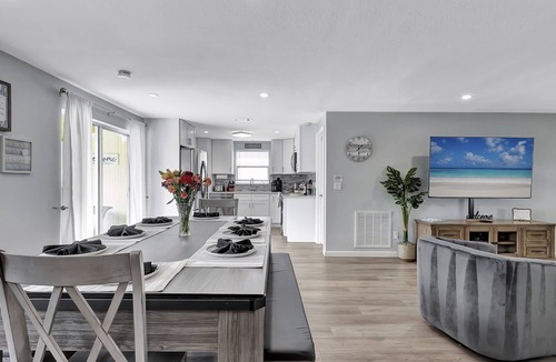 Dunedin House | 3BR Oasis | Sleeps 10 | Heated Pool | Ping Pong!