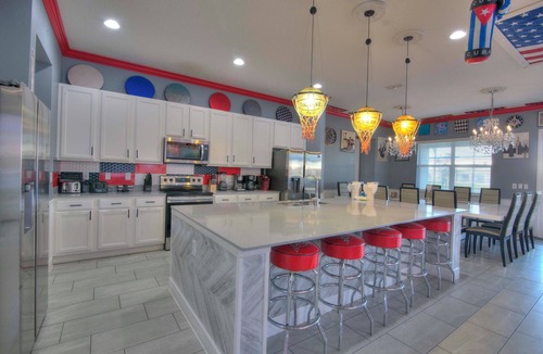 Kissimmee House | 3xSide-by-side,Bowling, 1GB wifi, videowall TV, ensuites, sleep 120