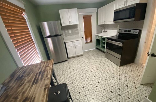 Historic Old Northeast Apartment | (4) 320 Unit #4 · Downtown St. Pete/Historic Old NE Retreat #4