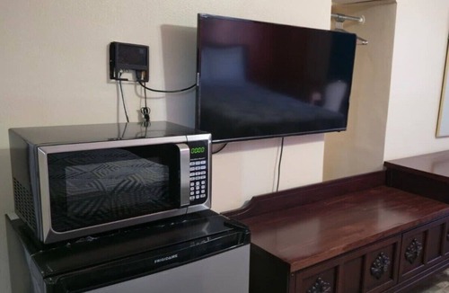 Ocala Hotel | 4 Affordable Units w/Free Parking | Silver Springs State Park - 6.1 miles
