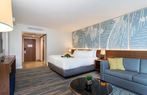 Central Beach Hotel | 4 Beachside Suites | Near Shopping & Cultural Landmarks | Poo Access | Parking