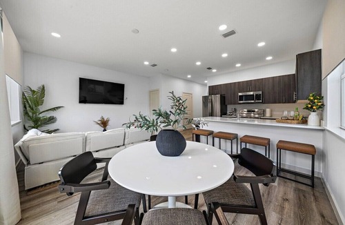 Riviera Beach House | 4 Bed WPB - Home Near 95, Airport, DT & Beaches