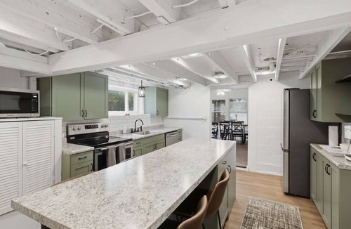 Stover Apartment | 4 bedroom-3 Bath Lakefront Home with Private Dock