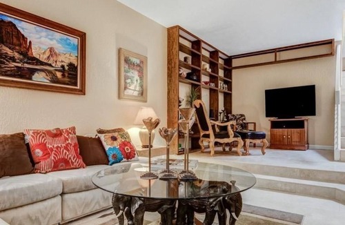 Thunderbird Condo | 4 Bedroom Condo 313625 by Houzlet